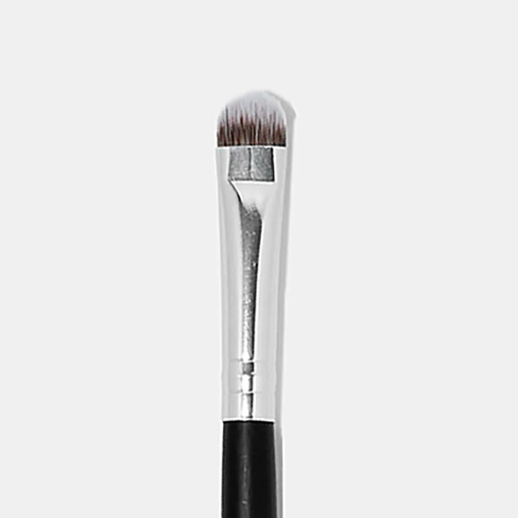 AOA E123: Eyeliner Blending Brush